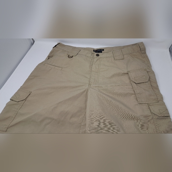 5.11 Tactical Men's Tactical Shorts Cargo Ripstop Beige size 34 Actual 37 - Picture 2 of 10